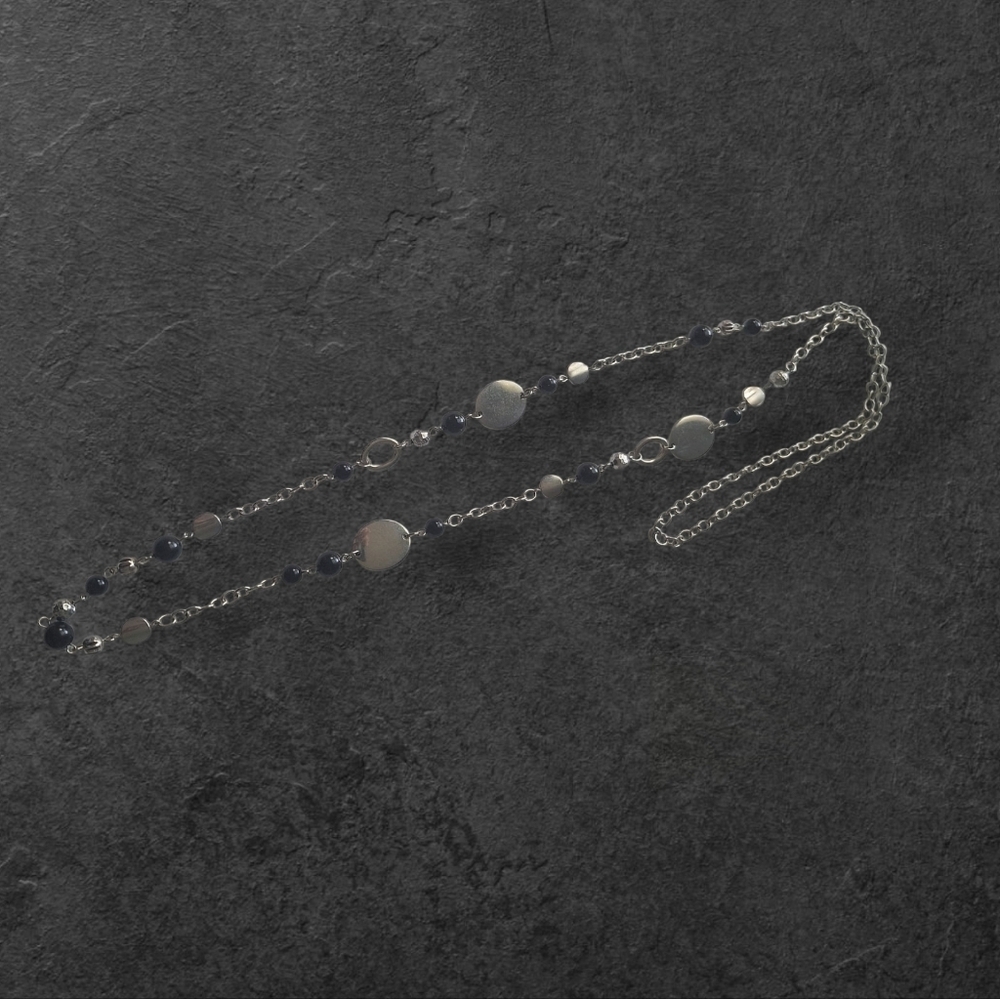 Minimalist Silver and Black Necklace with Elegant Design